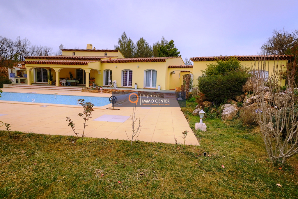 Néoules vente Maison de 225 m2 avec dépendance de 50 m2 Immo Center